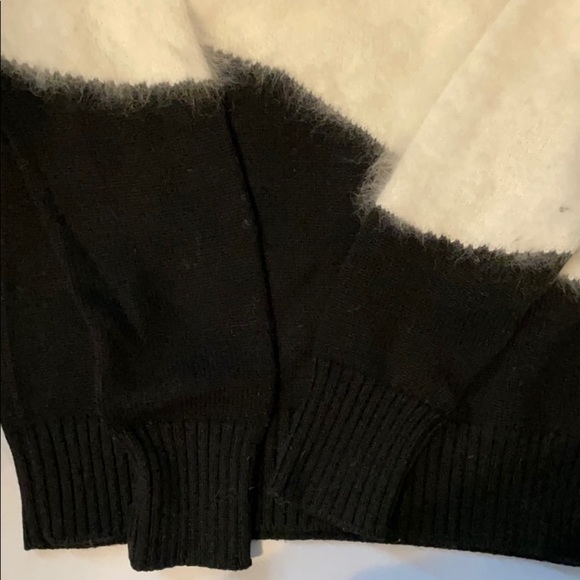 Carolina Herrera turtleneck - Picture 3 of 8